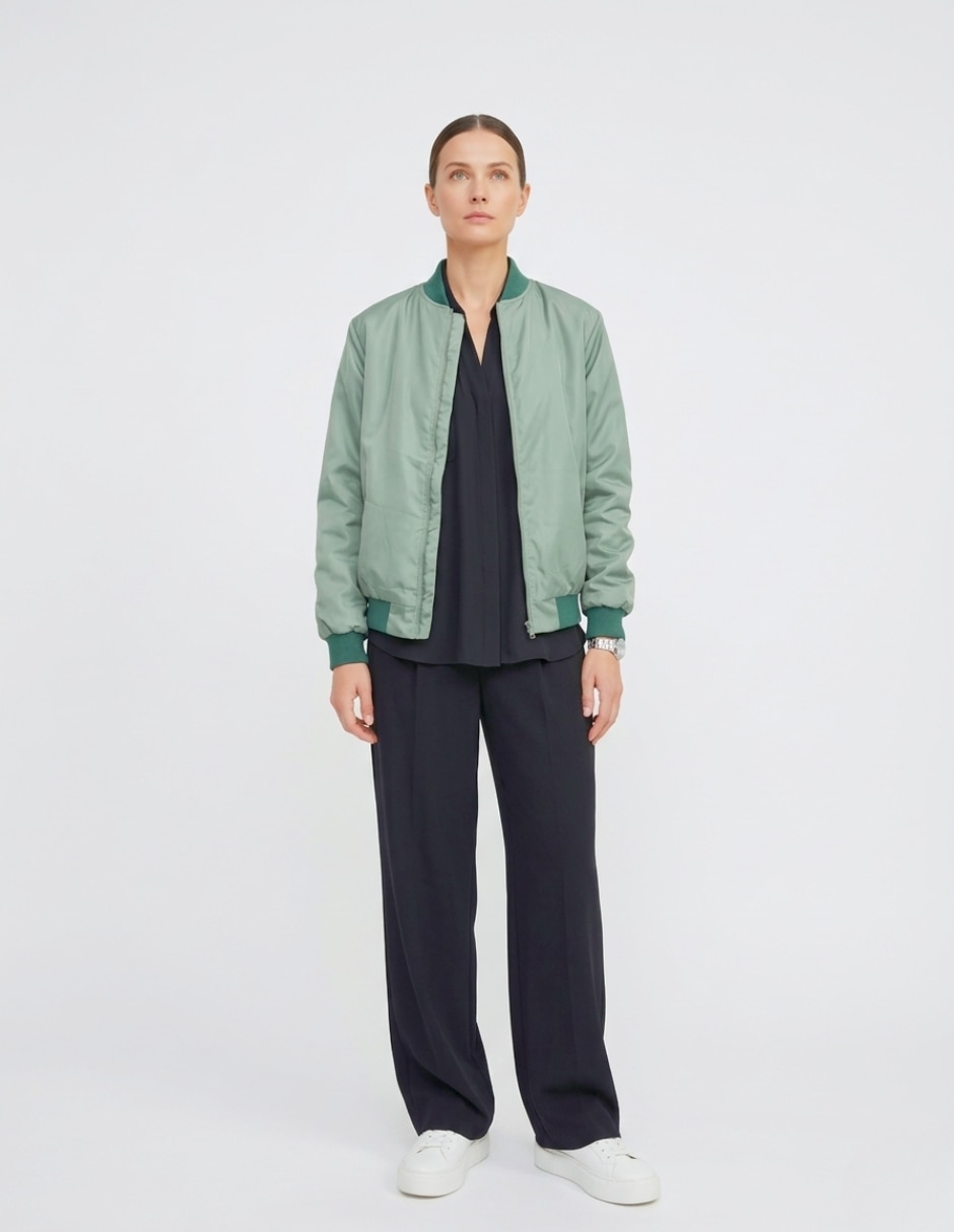 Chamarra bomber repelente al agua para mujer