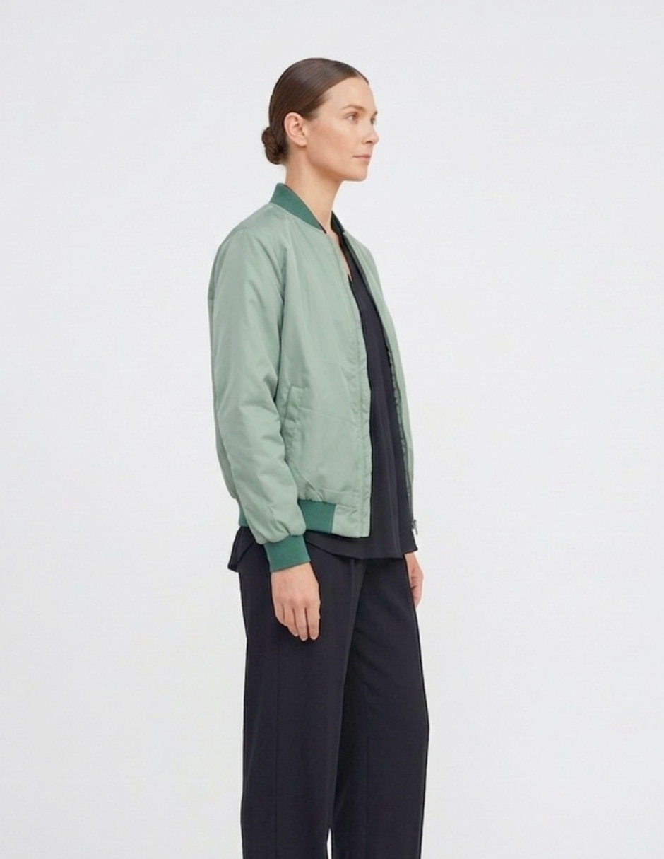 Chamarra bomber repelente al agua para mujer